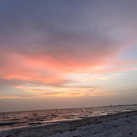 Always Summer On A White Sandy Beach Aparthotel Fort Myers Beach Esterno foto