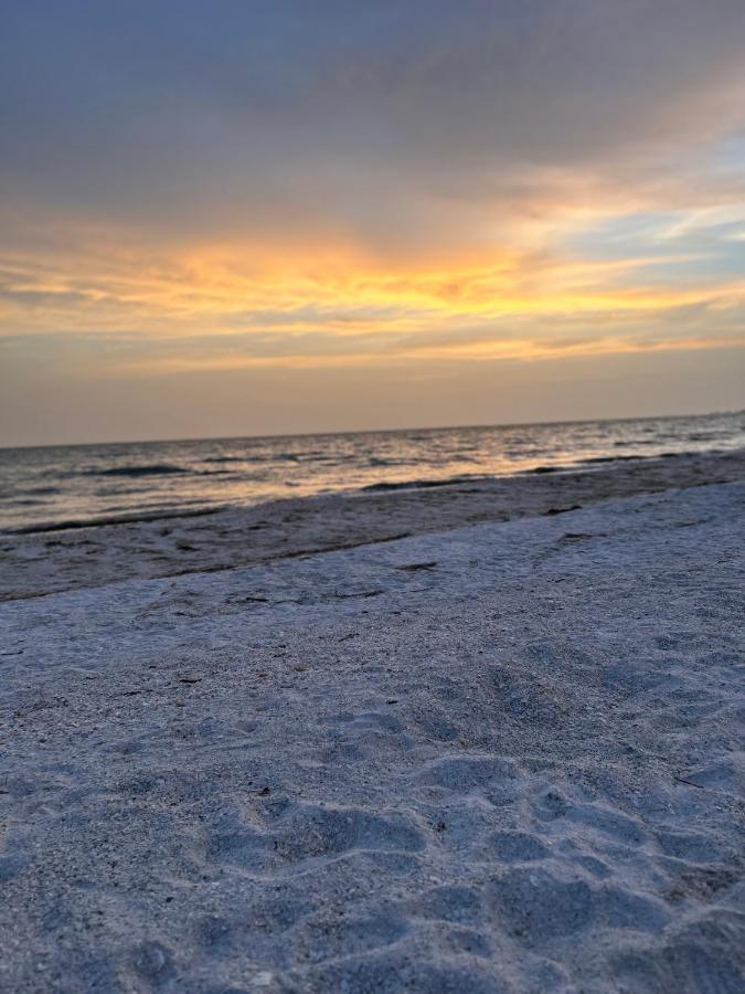 Always Summer On A White Sandy Beach Aparthotel Fort Myers Beach Esterno foto